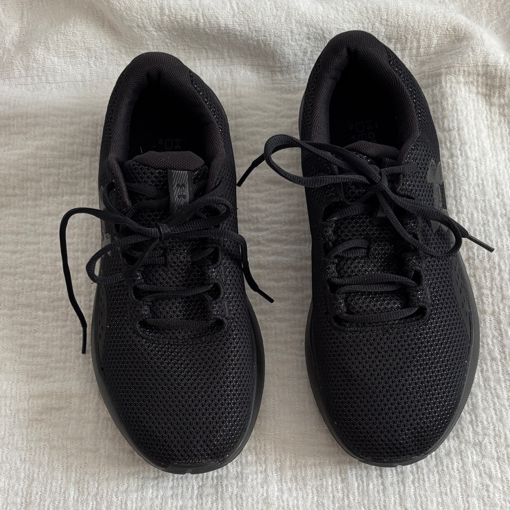 Men’s Under Armour Black Sneakers Size 9 NWOT